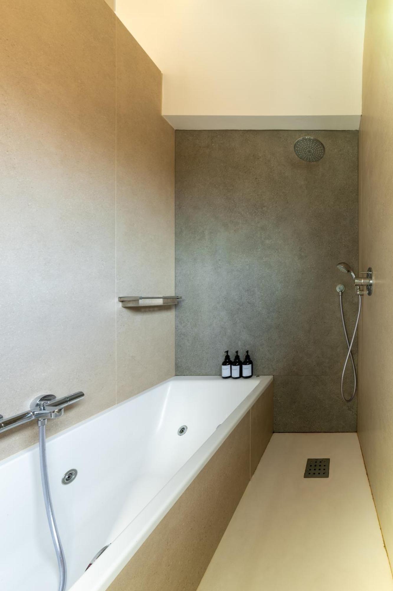 Apartamento Casa Boutique San Bernardo, Con Jacuzzi Y Parking. Sevilla
