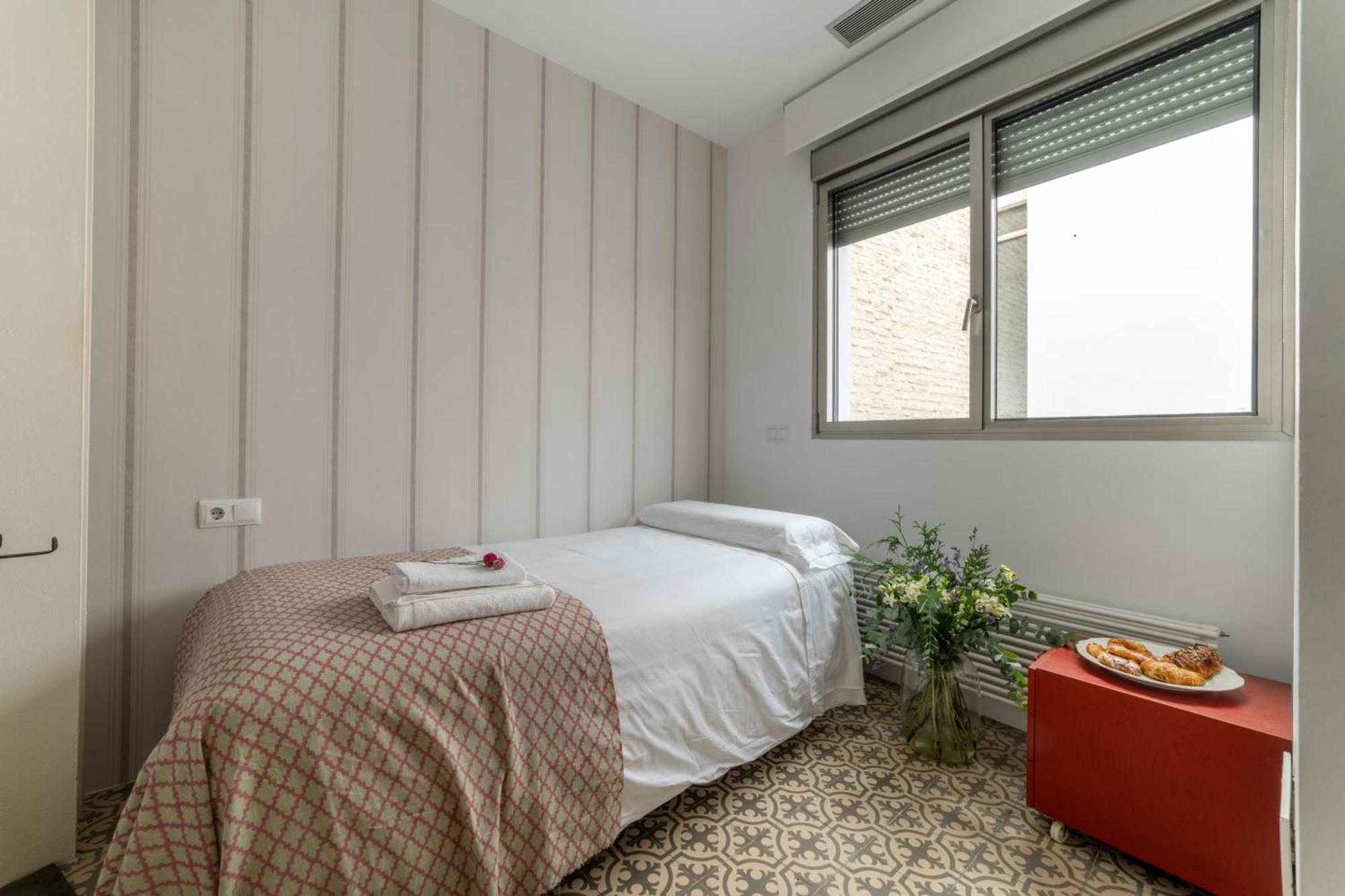 Casa Boutique San Bernardo, Con Jacuzzi Y Parking. Apartamento Sevilla