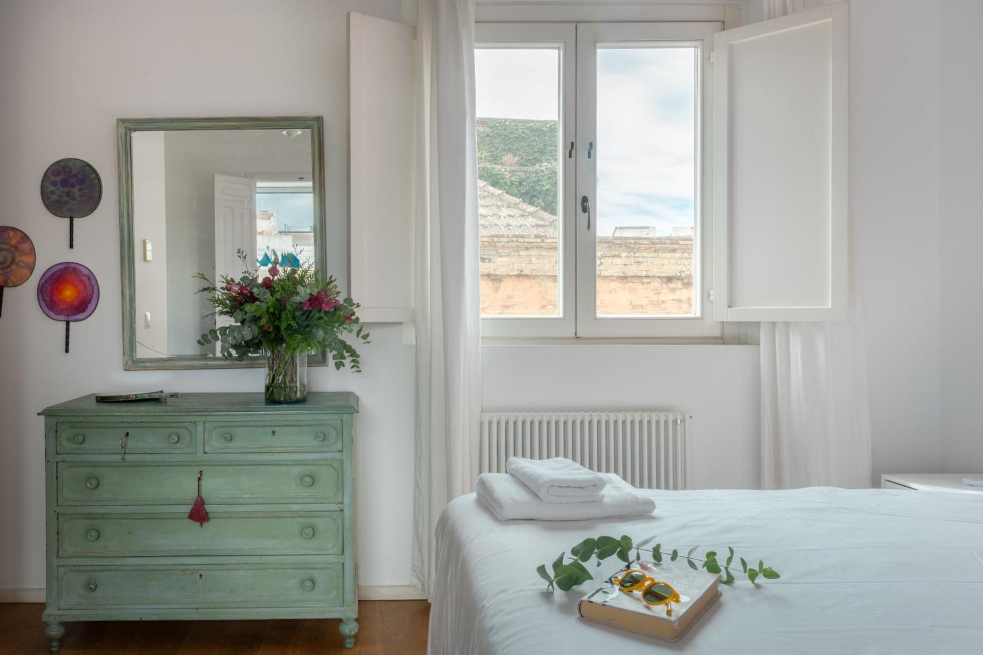 Apartamento Casa Boutique San Bernardo, Con Jacuzzi Y Parking. Sevilla